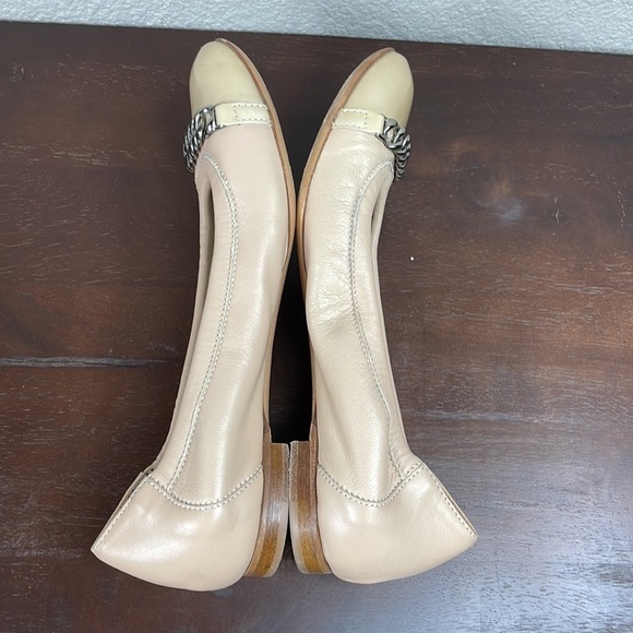 AGL Ballet Cap Toe Flats with Chain at Toes Nude Beige Gold Sz 38 US 7.5 - Picture 9 of 10